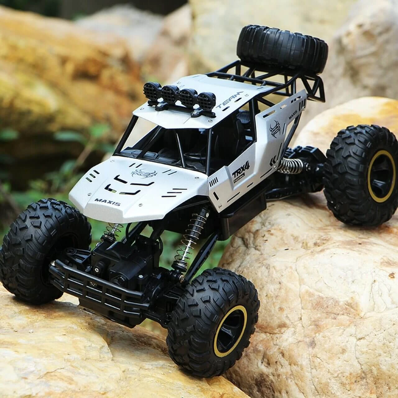 1/12 Large RC Monster Truck 2.4G 4WD Metal Remote Control Car Kids RC Toys 11 1/12 Large RC Monster Truck 2.4G 4WD Metal Remote Control Car Kids RC Toys - Image 11